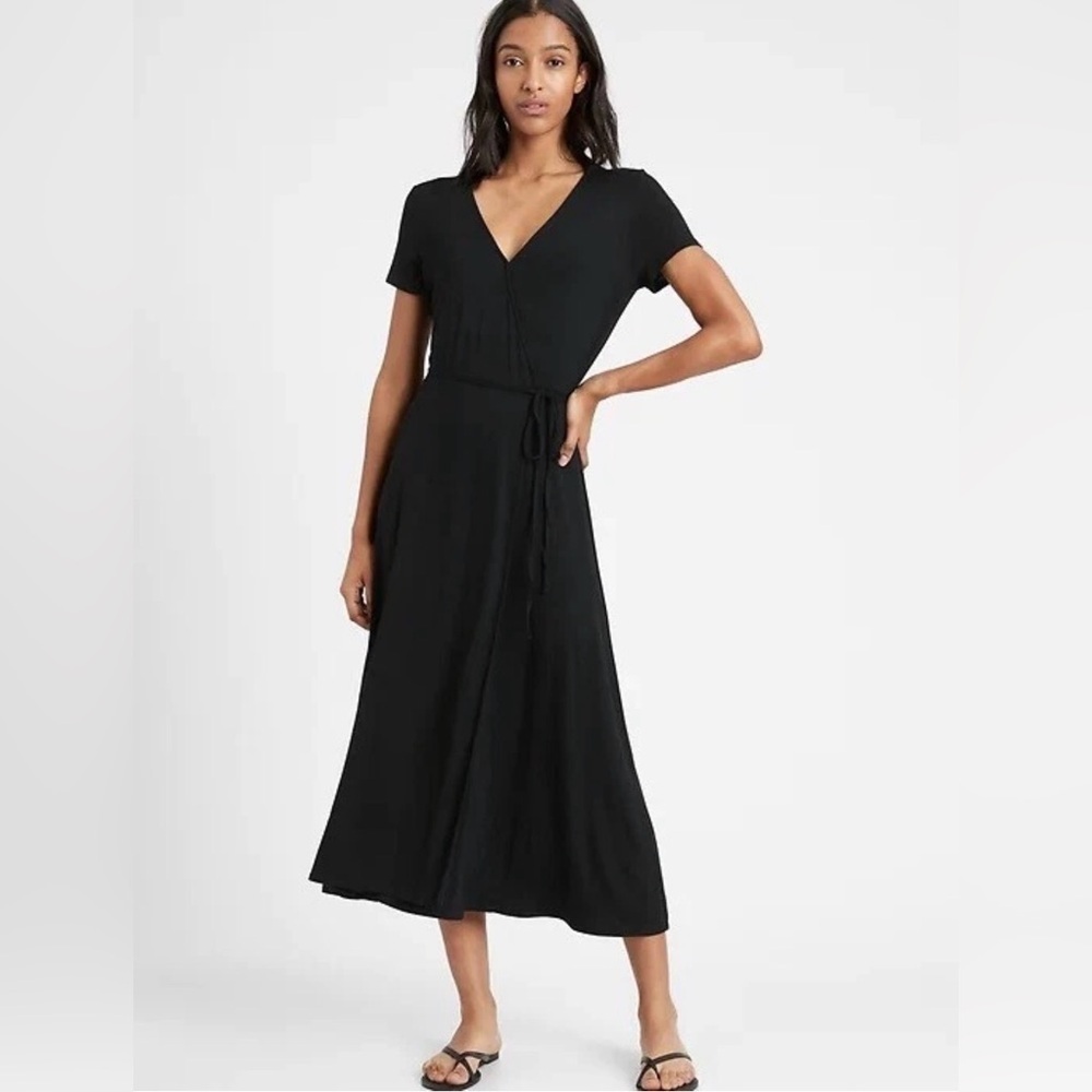 Banana Republic Tie Wrap Knit Black Midi Dress Short Sleeve. Size Small
